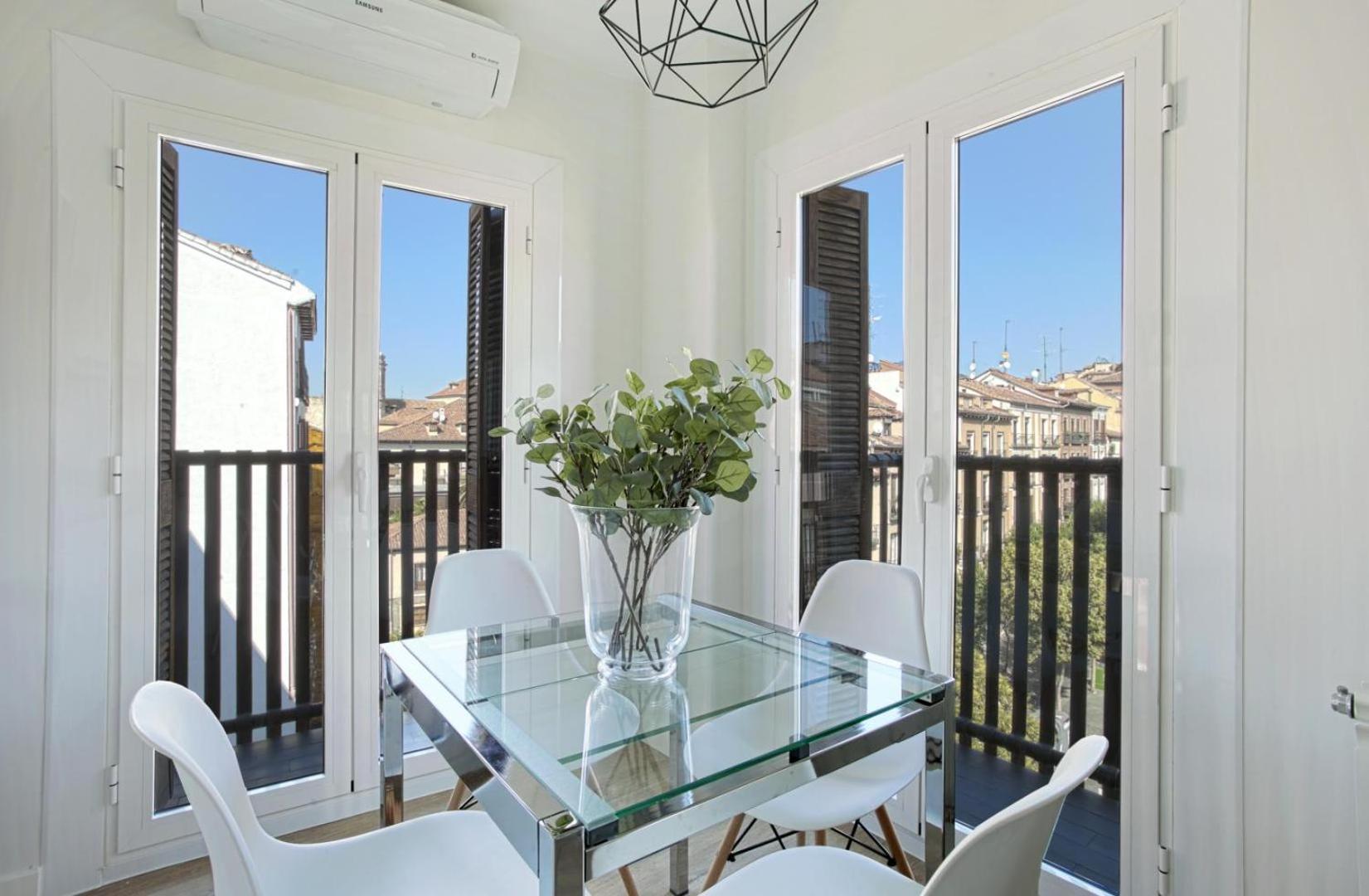 Genteel Home Cava Baja Madrid Exterior foto